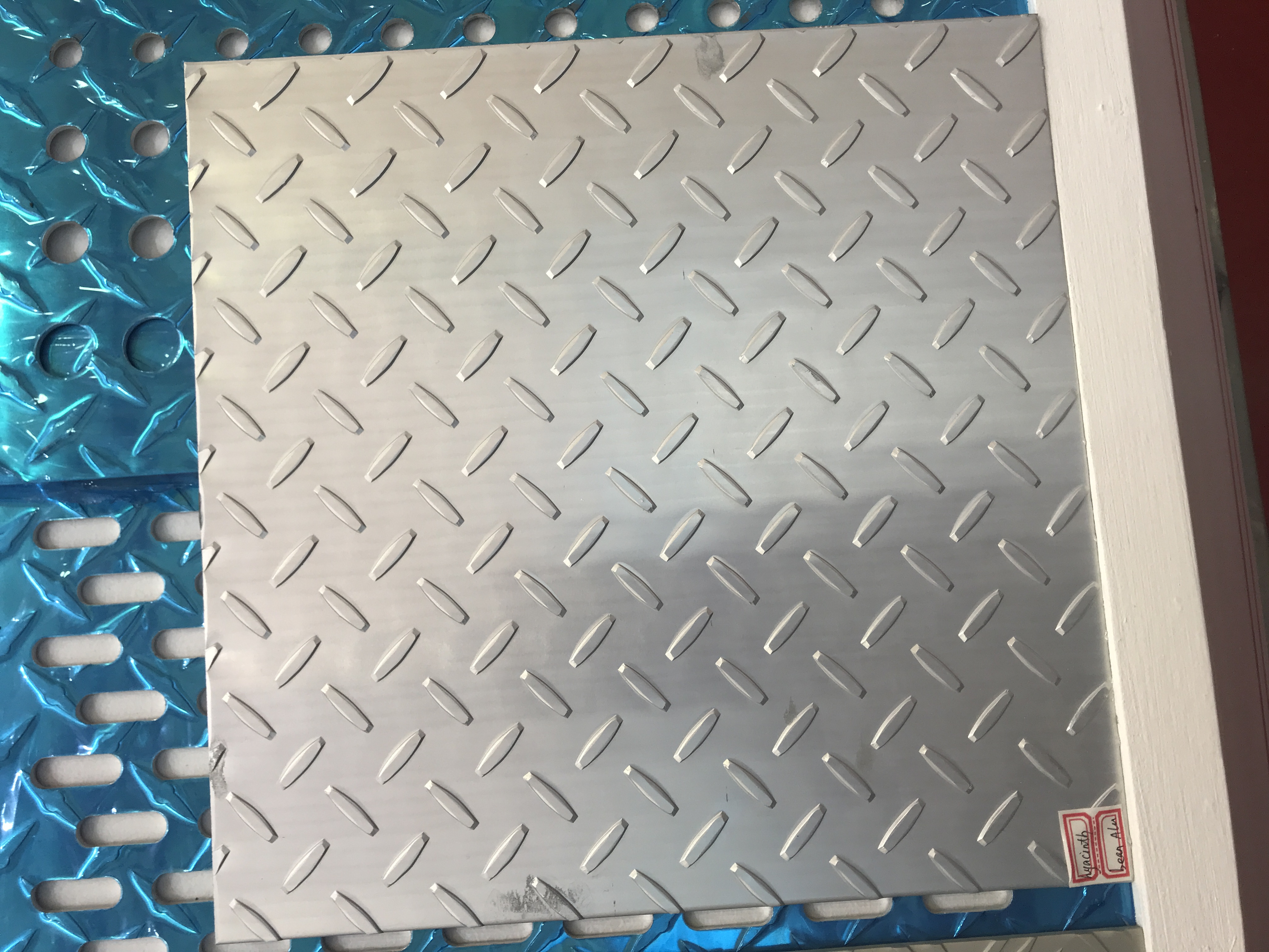Hoja de aluminio antideslizante 5x10